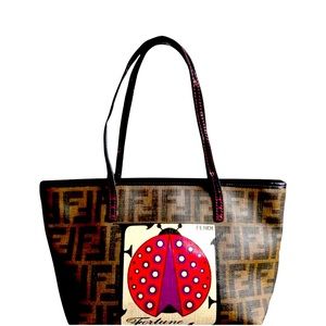 Fendi Logo purse slightly worn great condition!